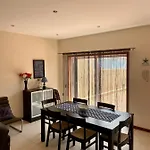 Mindelo House Semesterbostad *